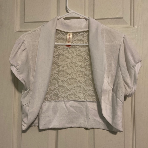 Cropped lace shrug - Picture 1 of 2